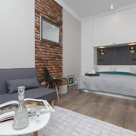 Cozy & Comfy Chodkiewicza Studio By Renters *