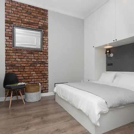 Cozy & Comfy Chodkiewicza Studio By Renters