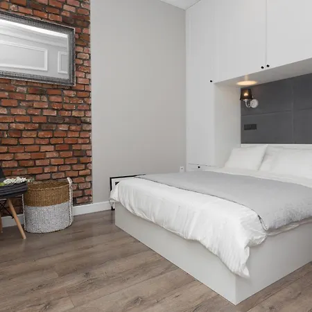 Cozy & Comfy Chodkiewicza Studio By Renters *