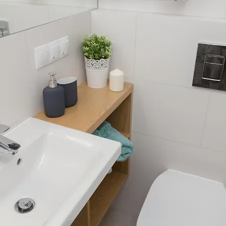 Cozy & Comfy Chodkiewicza Studio By Renters *